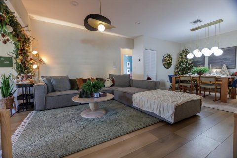 Casa en venta en Miami, Florida, 4 dormitorios, 152.64 m2 № 1992219 - foto 6