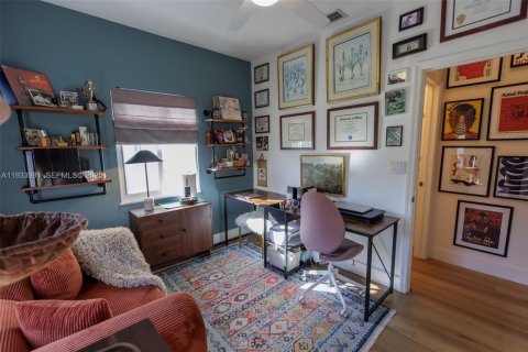 Casa en venta en Miami, Florida, 4 dormitorios, 152.64 m2 № 1992219 - foto 11