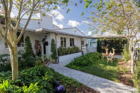 Casa en venta en Miami, Florida, 4 dormitorios, 152.64 m2 № 1992219 - foto 1