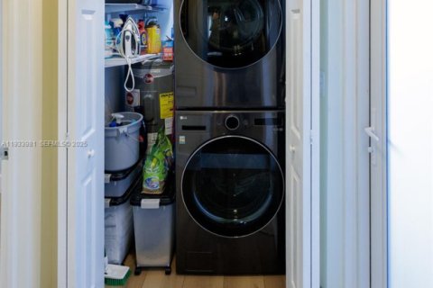 Casa en venta en Miami, Florida, 4 dormitorios, 152.64 m2 № 1992219 - foto 23