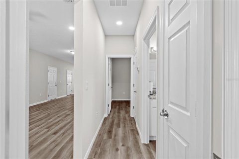 House in Tampa, Florida 3 bedrooms, 116.22 sq.m. № 2205732 - photo 15