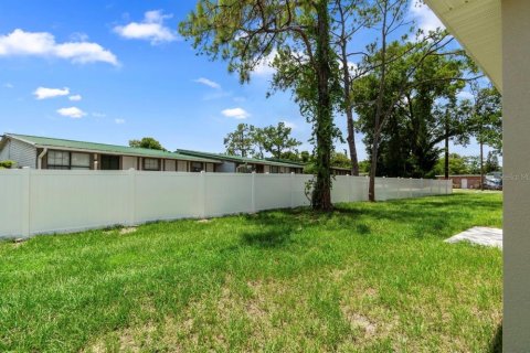 House in Tampa, Florida 3 bedrooms, 116.22 sq.m. № 2205732 - photo 20