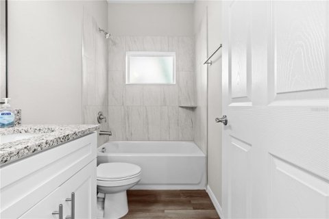 House in Tampa, Florida 3 bedrooms, 116.22 sq.m. № 2205732 - photo 14