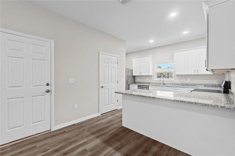 House in Tampa, Florida 3 bedrooms, 116.22 sq.m. № 2205732 - photo 4
