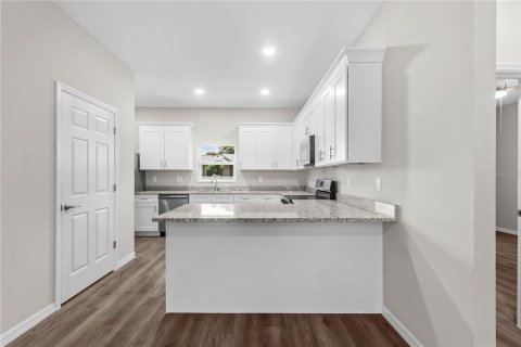 House in Tampa, Florida 3 bedrooms, 116.22 sq.m. № 2205732 - photo 9