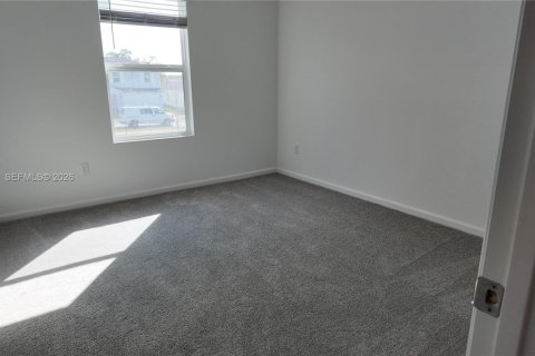 House in Port St. Lucie, Florida 5 bedrooms, 216.09 sq.m. № 2043090 - photo 26