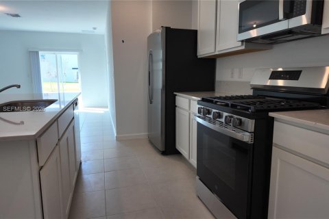 House in Port St. Lucie, Florida 5 bedrooms, 216.09 sq.m. № 2043090 - photo 15