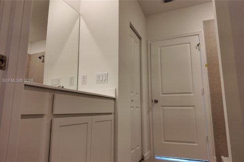 House in Port St. Lucie, Florida 5 bedrooms, 216.09 sq.m. № 2043090 - photo 27