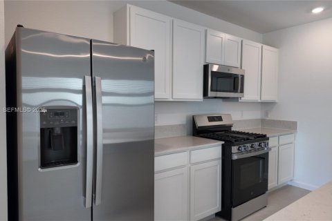 House in Port St. Lucie, Florida 5 bedrooms, 216.09 sq.m. № 2043090 - photo 18