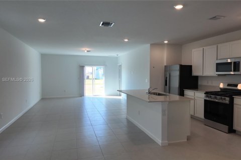 House in Port St. Lucie, Florida 5 bedrooms, 216.09 sq.m. № 2043090 - photo 12