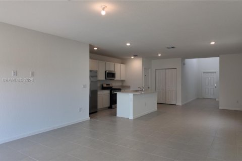 House in Port St. Lucie, Florida 5 bedrooms, 216.09 sq.m. № 2043090 - photo 21