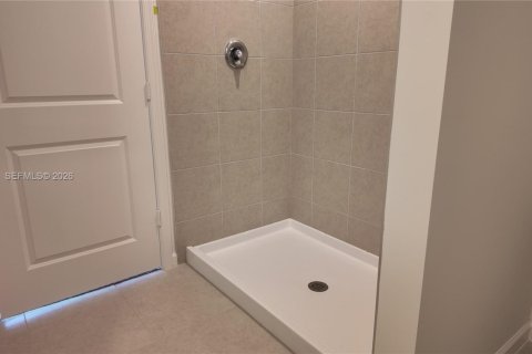 House in Port St. Lucie, Florida 5 bedrooms, 216.09 sq.m. № 2043090 - photo 6