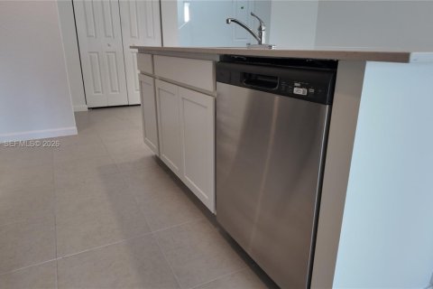 House in Port St. Lucie, Florida 5 bedrooms, 216.09 sq.m. № 2043090 - photo 16