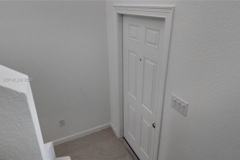 House in Port St. Lucie, Florida 5 bedrooms, 216.09 sq.m. № 2043090 - photo 10