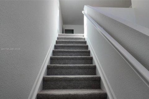 House in Port St. Lucie, Florida 5 bedrooms, 216.09 sq.m. № 2043090 - photo 30