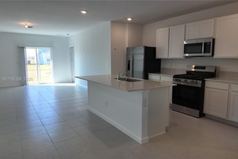 House in Port St. Lucie, Florida 5 bedrooms, 216.09 sq.m. № 2043090 - photo 14