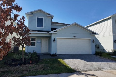 House in Port St. Lucie, Florida 5 bedrooms, 216.09 sq.m. № 2043090 - photo 2