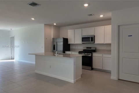 House in Port St. Lucie, Florida 5 bedrooms, 216.09 sq.m. № 2043090 - photo 13