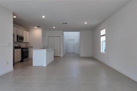 House in Port St. Lucie, Florida 5 bedrooms, 216.09 sq.m. № 2043090 - photo 19