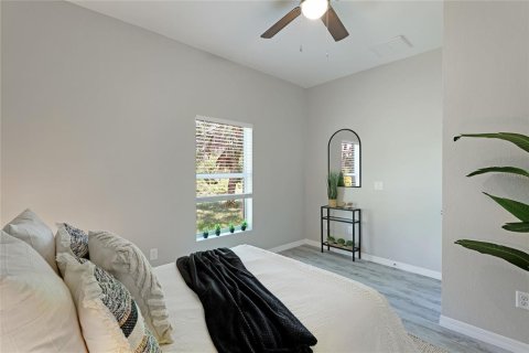 House in North Port, Florida 3 bedrooms, 139.91 sq.m. № 2196162 - photo 16