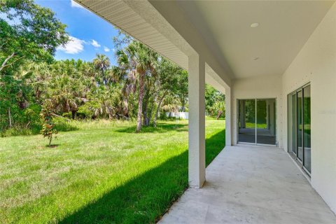 House in North Port, Florida 3 bedrooms, 139.91 sq.m. № 2196162 - photo 6