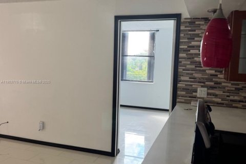 Copropriété à louer à Miami, Floride: 2 chambres, 84.17 m2 № 1954777 - photo 4