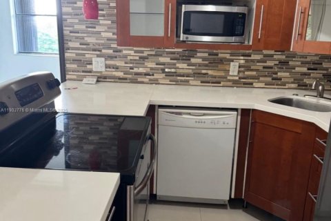 Copropriété à louer à Miami, Floride: 2 chambres, 84.17 m2 № 1954777 - photo 2