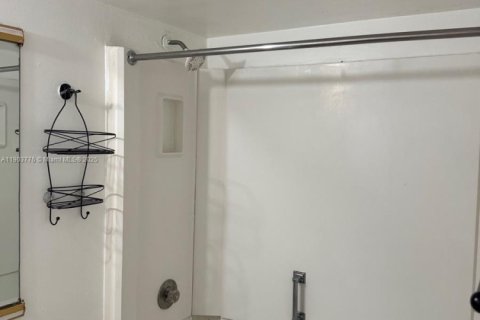 Copropriété à louer à Miami, Floride: 2 chambres, 84.17 m2 № 1954777 - photo 11