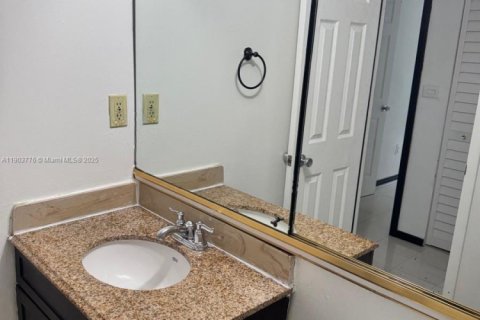 Copropriété à louer à Miami, Floride: 2 chambres, 84.17 m2 № 1954777 - photo 12
