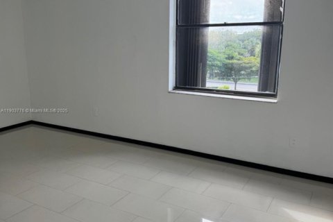 Copropriété à louer à Miami, Floride: 2 chambres, 84.17 m2 № 1954777 - photo 5