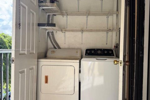 Copropriété à louer à Miami, Floride: 2 chambres, 84.17 m2 № 1954777 - photo 14