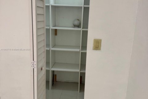 Copropriété à louer à Miami, Floride: 2 chambres, 84.17 m2 № 1954777 - photo 10