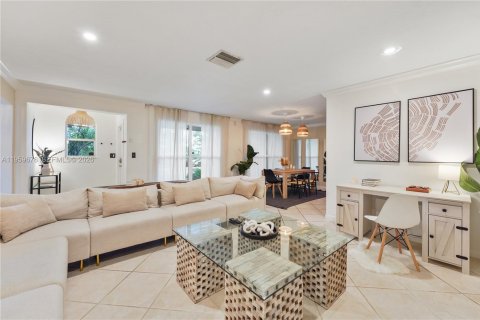 Casa en venta en Fort Lauderdale, Florida, 3 dormitorios, 182 m2 № 2020102 - foto 3