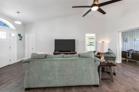 House in Rotonda, Florida 3 bedrooms, 193.7 sq.m. № 1900298 - photo 10