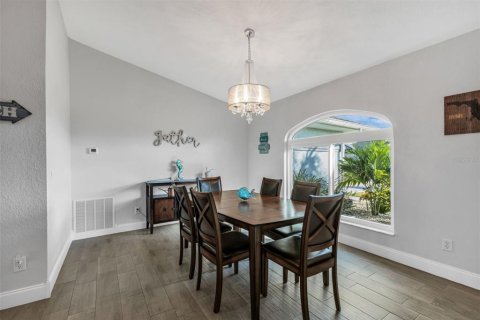 House in Rotonda, Florida 3 bedrooms, 193.7 sq.m. № 1900298 - photo 13