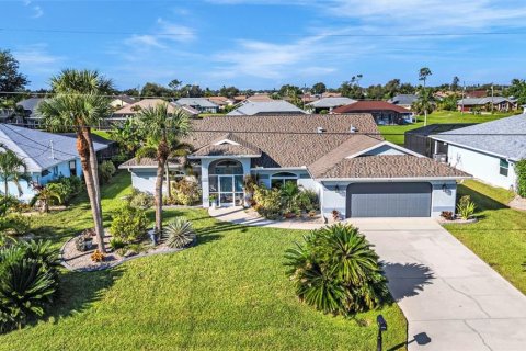 House in Rotonda, Florida 3 bedrooms, 193.7 sq.m. № 1900298 - photo 1