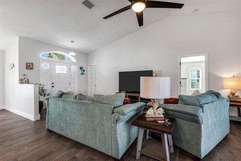 House in Rotonda, Florida 3 bedrooms, 193.7 sq.m. № 1900298 - photo 11