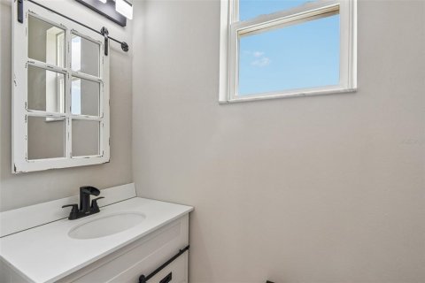 Townhouse in Tampa, Florida 3 bedrooms, 172.05 sq.m. № 2157978 - photo 8