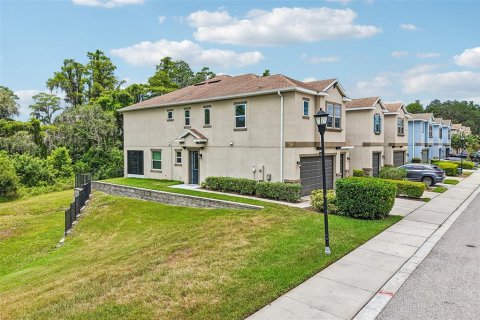 Townhouse in Tampa, Florida 3 bedrooms, 172.05 sq.m. № 2157978 - photo 2