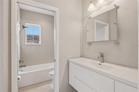 Townhouse in Tampa, Florida 3 bedrooms, 172.05 sq.m. № 2157978 - photo 21