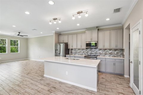Townhouse in Tampa, Florida 3 bedrooms, 172.05 sq.m. № 2157978 - photo 12