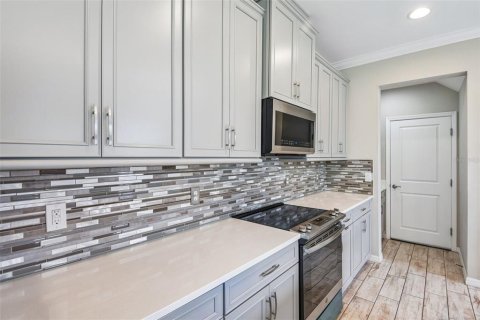 Townhouse in Tampa, Florida 3 bedrooms, 172.05 sq.m. № 2157978 - photo 13