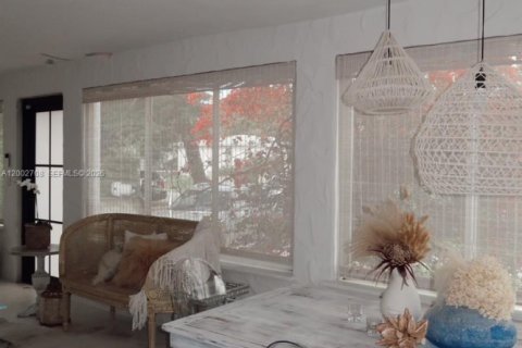 Villa ou maison à louer à Miami, Floride: 3 chambres № 2066579 - photo 16