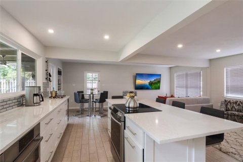 Casa en alquiler en Sarasota, Florida, 2 dormitorios, 109.44 m2 № 1755159 - foto 6