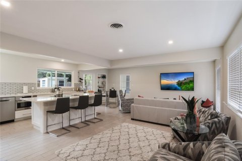 Casa en alquiler en Sarasota, Florida, 2 dormitorios, 109.44 m2 № 1755159 - foto 3