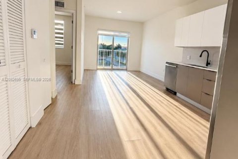 Appartement à louer à Hallandale Beach, Floride: 2 chambres № 2382671 - photo 2