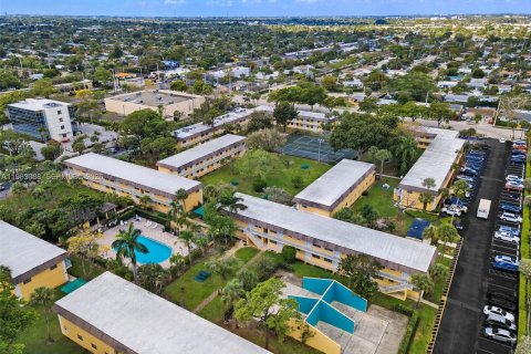 Copropriété à vendre à Oakland Park, Floride: 2 chambres, 56.58 m2 № 2050392 - photo 17