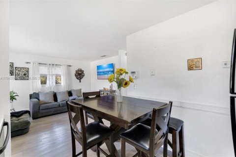 Copropriété à vendre à Oakland Park, Floride: 2 chambres, 56.58 m2 № 2050392 - photo 4