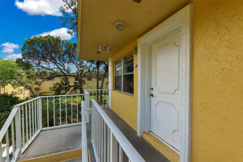 Copropriété à vendre à Oakland Park, Floride: 2 chambres, 56.58 m2 № 2050392 - photo 13