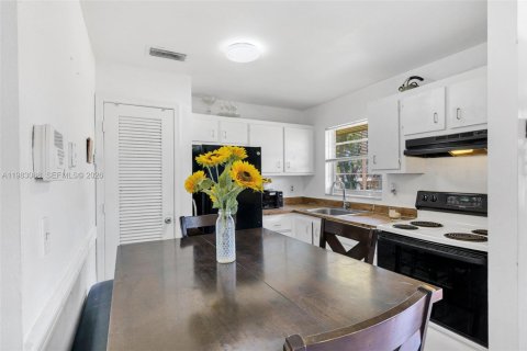 Copropriété à vendre à Oakland Park, Floride: 2 chambres, 56.58 m2 № 2050392 - photo 2